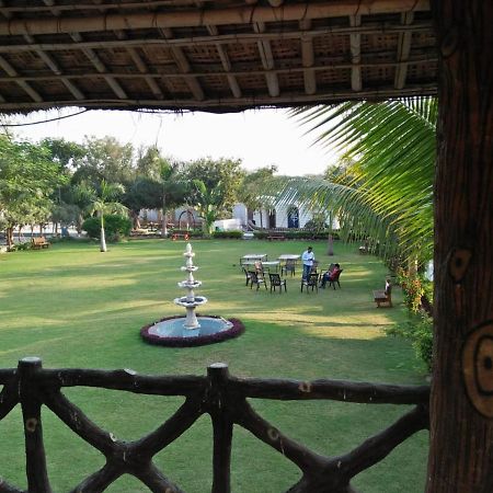 Royal Club & Resort Ахмедабад Экстерьер фото