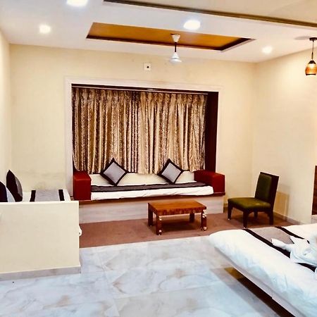Royal Club & Resort Ахмедабад Экстерьер фото